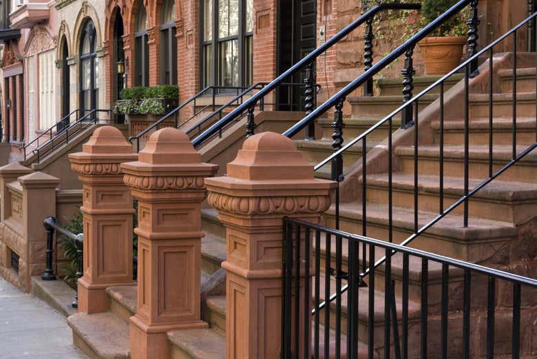Stroll along the streets and see houses on the Upper East Side