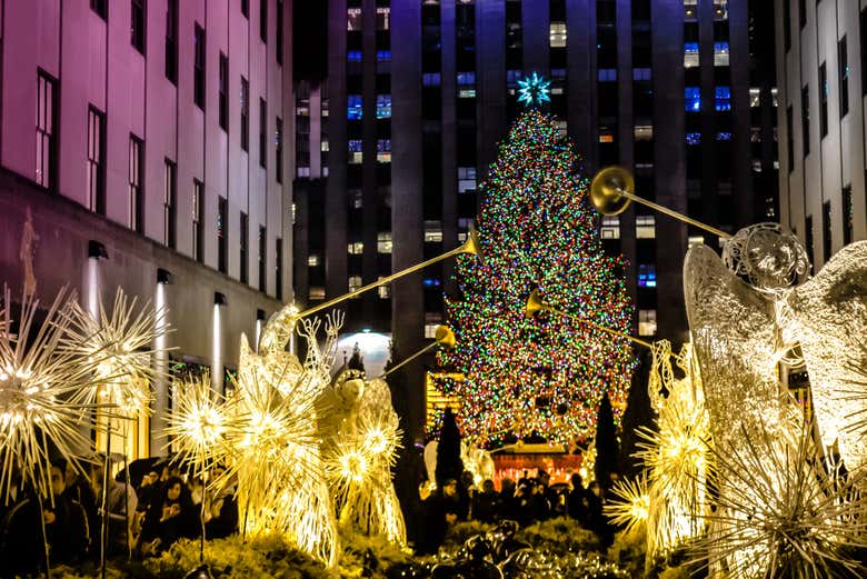 Visit the iconic Rockefeller Center!
