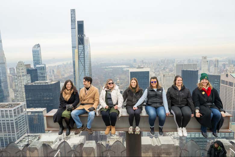 Recreate the iconic Lunch atop a Skyscraper photo